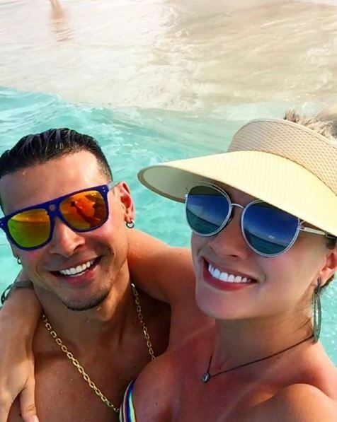 Pelo sorrisão do casal, dá para notar que eles curtiram bastante os últimos dias!
+ Dez fatos provam que a vida do cachorrinho de Juju Salimeni é melhor que a sua
+ As Pragas do Legendários! Juju Salimeni e Hulk Magrelo jantam pizza de grilo: "Senti a perninha"
+ Assista às íntegras do Legendários no R7.com/Play!