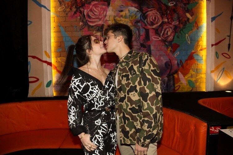 João Guilherme prestigiou a namorada, Jade Picon, em uma festa, na noite de quarta-feira (14), em São Paulo