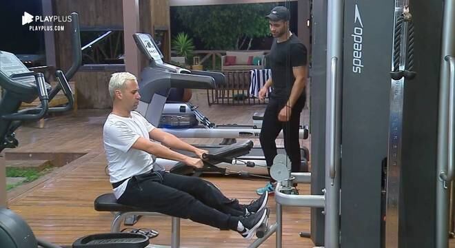 O humorista sempre treinava junto com outro peão na academia