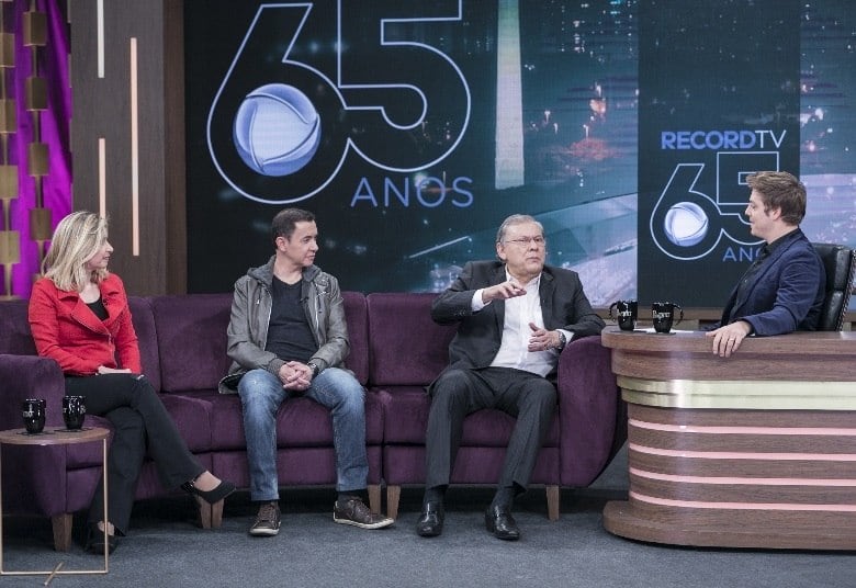 Já Milton Neves se recorda de quando entrou ao vivo em um link com o apresentador Silvio Santos, em dezembro de 2001, quando os dois eram concorrentes. À época, o SBT exibia o reality show Casa dos Artistas, e a Record TV transmitia o programa Terceiro Tempo