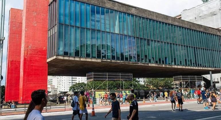 Alguns menores de idade permanecem há mais de um ano sozinhos no local