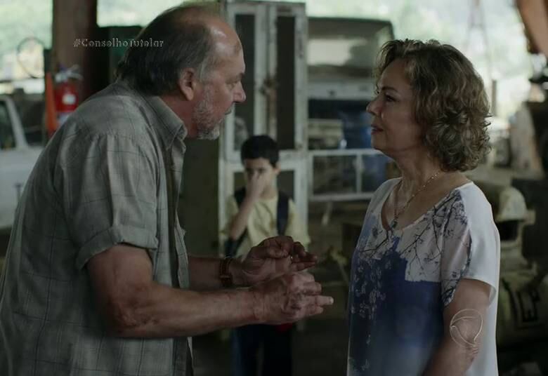 Ele só saía de casa para ir à escola e nas poucas vezes em que era levado pela avó para ver o pai