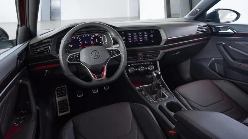 A partir da versão intermediária o carro ganhou de serie o pacote de assistência à condução do IQ.DRIVE