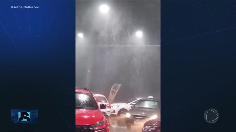 Forte tempestade de granizo atinge o RS no começo da noite desta segunda (16)