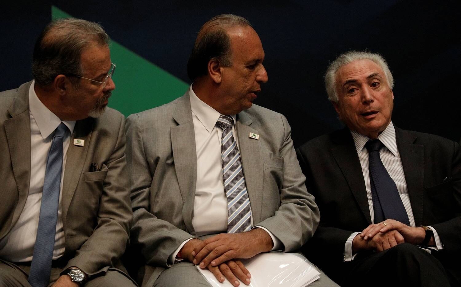 No dia seguinte à assinatura do decreto de intervenção, o governo já anunciou a criação do Ministério Extraordinário da Segurança Pública, que passou a ser chefiado pelo então ministro da Defesa, Raul Jungmann (à esquerda)