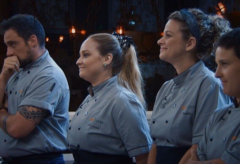 No programa, os
quatro semifinalistas, Dadis, Giovanna, Sheilla e Gabriel, são desafiados a preparar amuse bouches, que são aperitivos pequenos
consumidos em apenas uma única mordida
