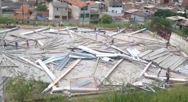 Quadra com problemas estruturais desaba em Itapevi