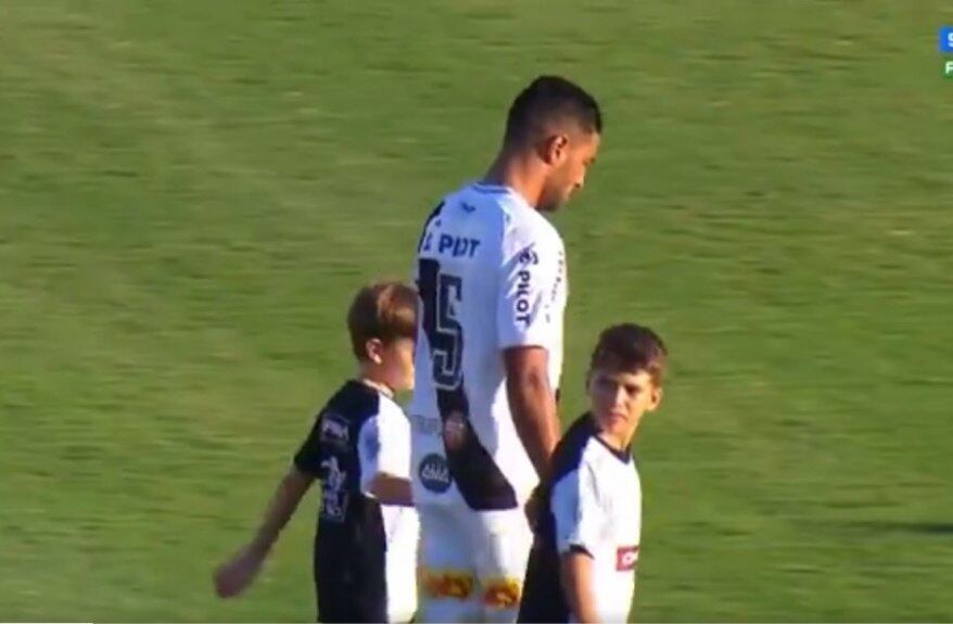 Antes do jogo contra o São Paulo, no último sábado, Nathan, da Macaca, estava muito emocionado. Ele perdeu o primo Pablo Henrique, de apenas 15 anos, uma das vítimas do incêndio que atingiu o alojamento dos jogadores da base rubro-negra: 'Fiquei muito abalado'