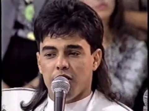 Com um hit atrás do outro, a dupla passou a ser presença garantida nos principais programas de TV da época, como Sabadão Sertanejo e Faustão. Nesse período, os dois emplacaram hits como Coração Esta Em Pedaços (Zezé Di Camargo) e Muda de Vida (Fátima Leão/Elias Muniz/Carlos Randall). O visual de Zezé, porém, ainda mantinha as características da época do surgimento