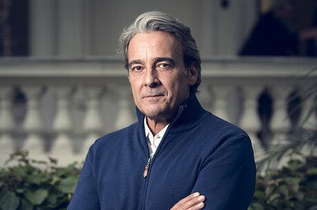 Alexandre Borges vai passar por uma cirurgia no quadril, no Rio de Janeiro, no próximo mês. 

Segundo Leo Dias, o problema já é antigo e se agravou nos últimos meses
