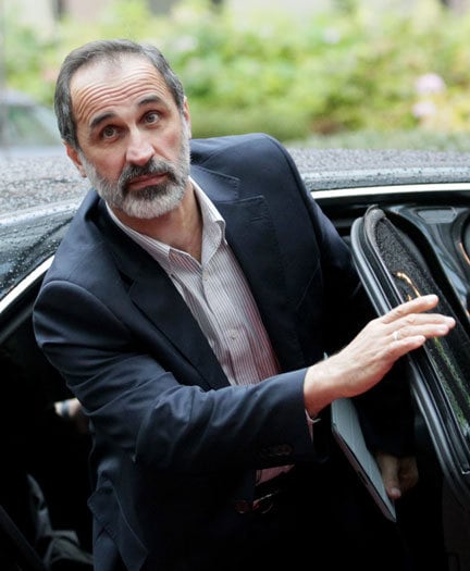 Chefe de oposição da Síria, Mouaz Alkhatib está pronto para conversar com representantes do presidente Bashar al-Assad fora da Síria