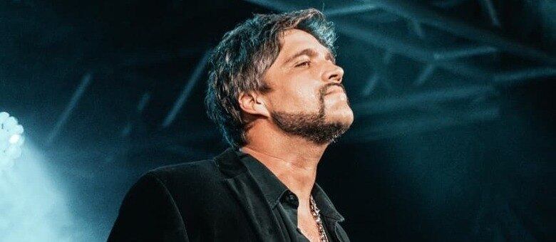 Léo Chaves se apresentou em Santa Catarina no formato de show drive-in