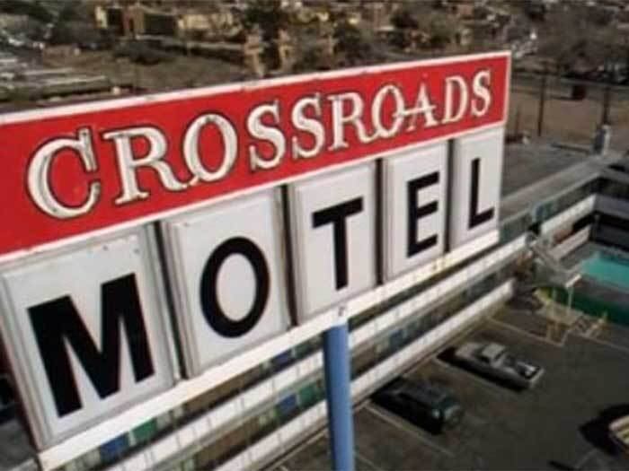 O motel que os criminosos utilizam para se esconder da polícia e fazer transações de grande quantidade de droga faz parte da cidade. Você é curioso? Veja 10 coisas que você não sabia sobre Breaking Bad