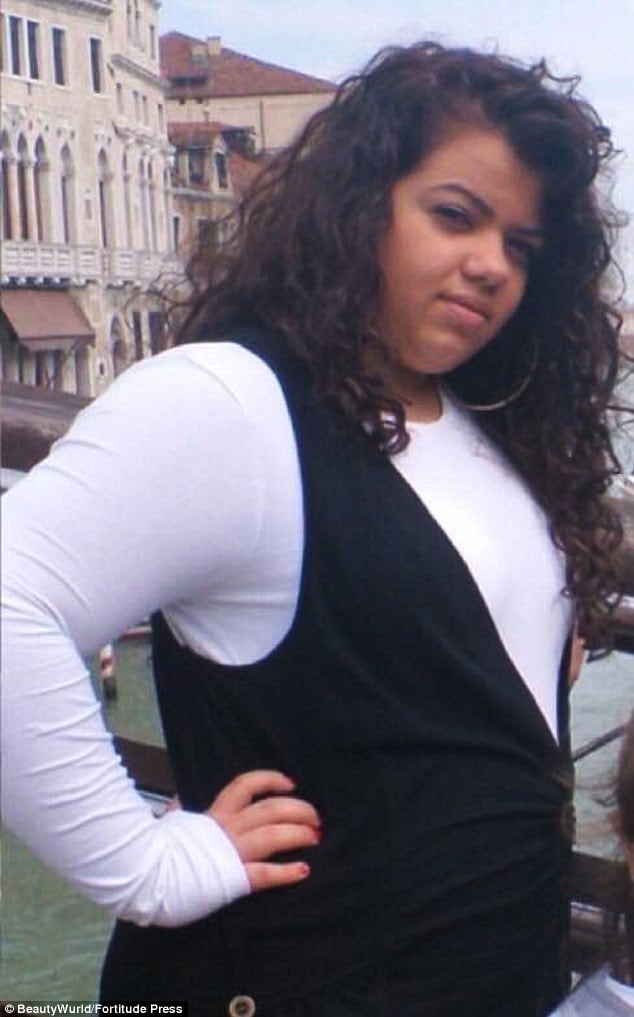  Até aquele momento, ela já estava pesando mais de 160 kg e não se considerava obesa. Algo estava errado, conforme Lisa contou ao Daily Mail