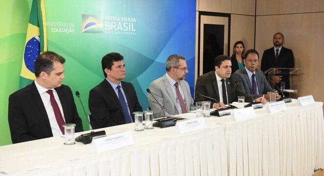 Os ministros Moro e Weintraub em lançamento de programa de bolsas de estudo