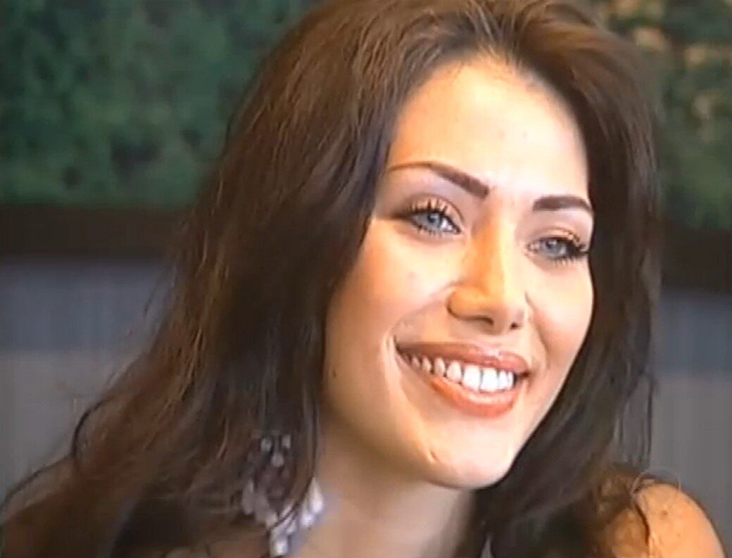 

O segundo processo é contra uma revista brasileira. A modelo
pede uma indenização por danos morais após uma reportagem exibir fotos e informações dela sem autorização e 'caluniosas'

 

