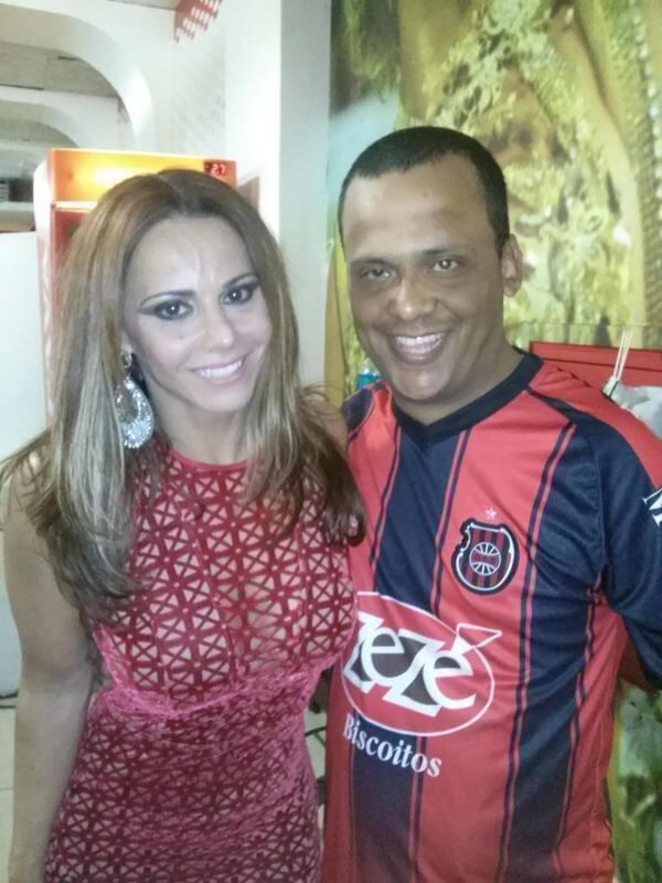 A lanchonete que Viviane foi após o ensaio, diz o jornal Extra, confirmou a presença dela no horário da gravação e ainda disse que vai disponibilizar as imagens da câmera de segurança para provar 

