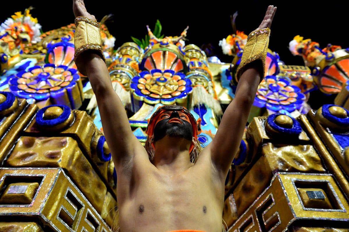 A Império da Casa Verde foi a segunda escola a desfilar na noite de sábado (6)