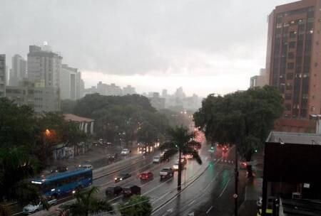 Região centro-sul de BH foi uma das atingidas pela chuva de hoje