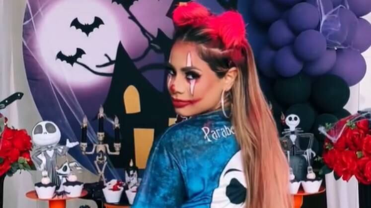 Lexa desconfia de penetras na sua festa 

Ao rever as fotos do aniversário, a cantora não reconheceu 90% dos convidados e suspeita que vários penetras invadiram a comemoração