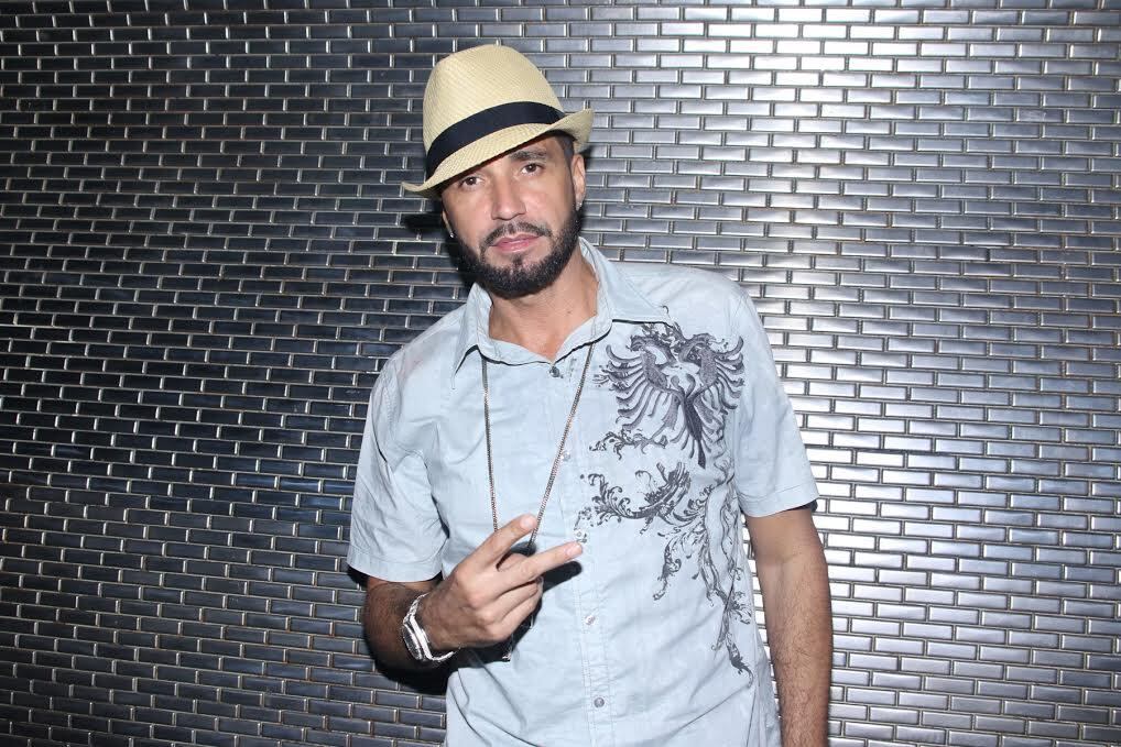 O cantor Latino fez parte da plateia, curtindo o show dos funkeiros