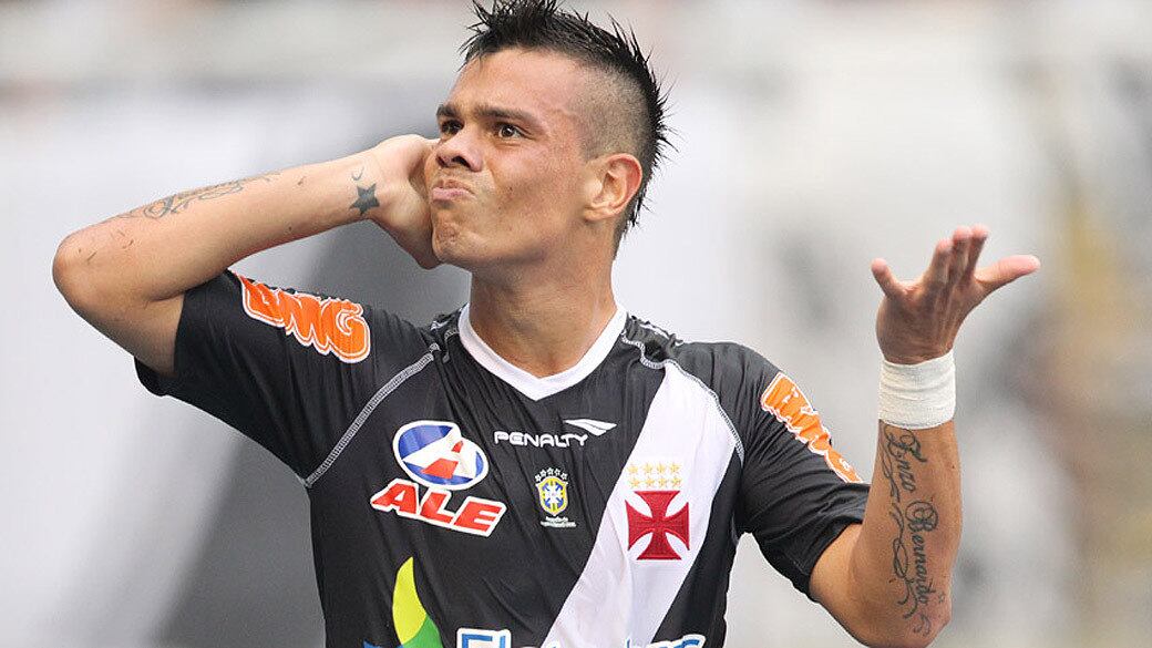 Bernardo está morando nos fundos da casa do sogro
e pode ser despejado