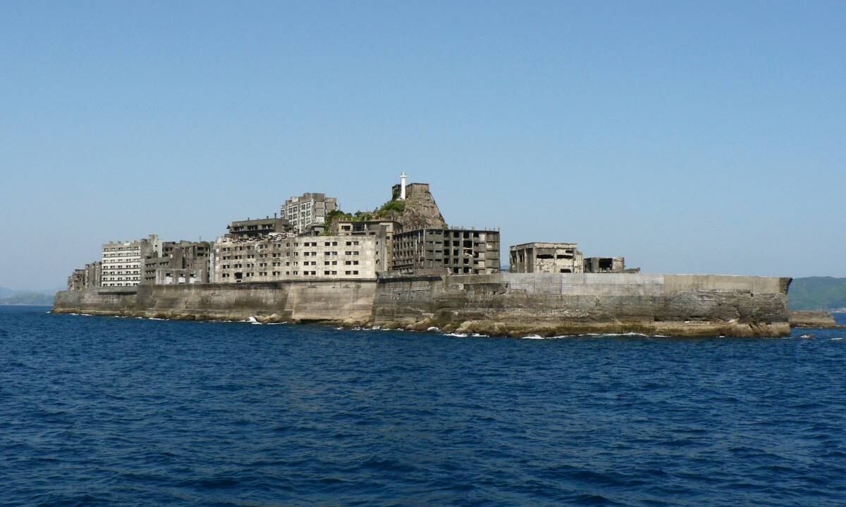 Ilha de Hashima (Japão) - Fica na província de Nagasaki. Entre 1887 e 1974, serviu de base militar para a extração de carvão