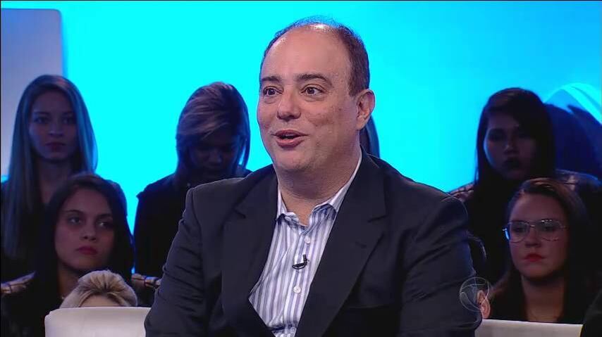 A inteligência se desenvolve mais facilmente em crianças que ainda estão em formação, mas será que adultos podem ficar mais inteligentes? Na opinião do neurocirurgião Joel Ribeiro, a resposta é sim.

— Para ser considerado inteligente, existe o fator genético e o ambiental. O ambiente faz muita diferença, a educação que a pessoa tem é um estímulo para que o cérebro faça mais conexões. Mas é possível aumentar a sua inteligência, ou seja, facilitar a criação de novas sinapses, por meio de alguns exercícios

Assista às íntegras dos programas da Rede Record no R7 Play
