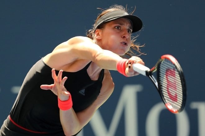 Jelena Ostapenko, número dez do mundo, venceu a alemã Andrea Petkovic por 2 a 1, parciais 6/4, 4/6, 7/5