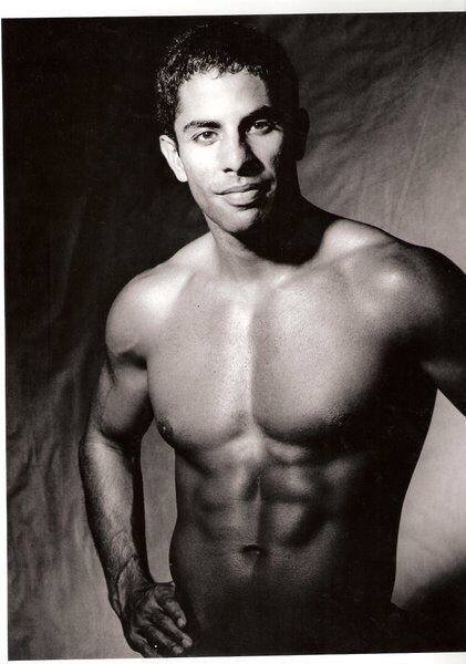 Luka entrou em A Fazenda depois que, por determinação da Justiça, Rafael Ilha foi impedido de participar do programa. O ex-Polegar, atualmente, presta serviço comunitário e solicitou uma liberação judicial para integrar o reality. Porém, o juiz responsável pelo caso negou o pedido