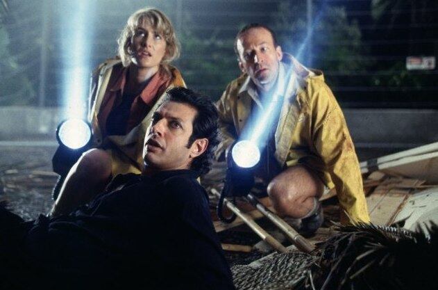 

Alguns diretores renomados cogitaram assumir o filme. James Cameron,
Richard Donner e Tim Burton se interessaram pelo projeto, mas Steven Spielberg
conseguiu adquirir os direitos do livro

