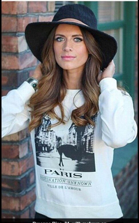 — Agora, em vez de ter vergonha, aprendi a ser eu mesma. Não
sou perfeita. Todas nós temos ansiedades, nos comparamos uns aos outros, mas
precisamos nos amar