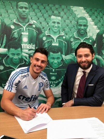 Jogador com mais partidas pelo Palmeiras em 2018, o atacante Willian prorrogou seu contrato com o clube. O vínculo, que venceria no fim de 2019, foi estendido até 31 de dezembro de 2021.

