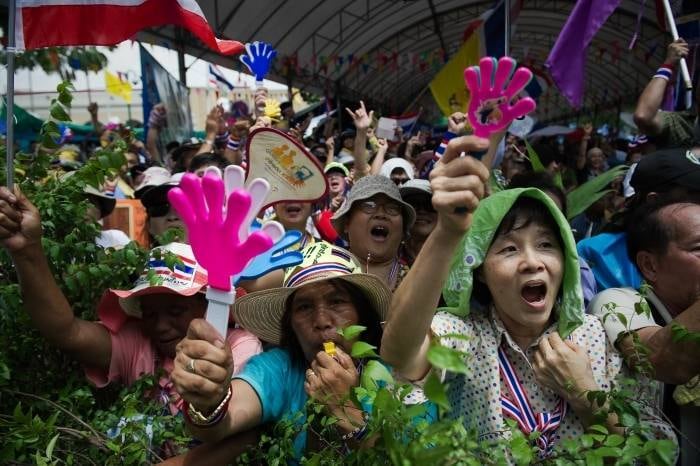 Manifestantes
anti-governo protestam em frente ao prédio do governo de Bangcoc, capital da
Tailândia