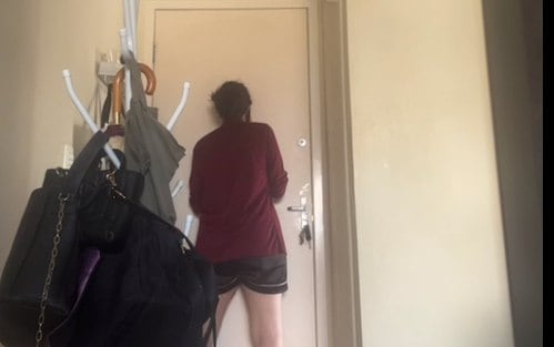 Também novembro, uma delegada passou mais de 30 horas trancada dentro de casa, no bairro Ouro Preto, região da Pampulha, em Belo Horizonte. Monah Zein estava afastada das funções, tinha tirado férias e voltaria ao trabalho no dia em que se trancou. A delegada disse que passou a ser perseguida depois de denunciar assédio moral na corporação. Monah Zein saiu de casa em uma maca e foi levada de ambulância para o hospital. A corregedoria da polícia civil investiga a denúncia de assédio feita pela delegada.