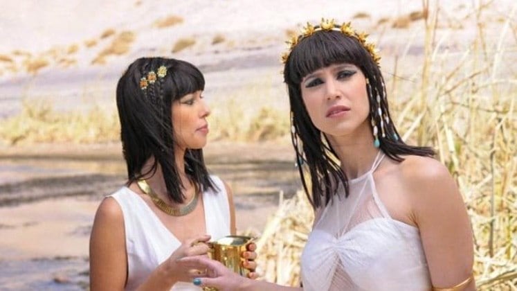 Invejosa

Yunet inveja a beleza da princesa, sua posição social, sua firmeza e, principalmente, o fato de ela ser a mulher de Disebek