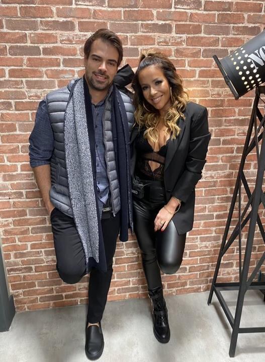 É muito fácil comprar na Riachuelo! Você pode ir à loja ou
acessar Riachuelo.com.br para fazer as compras online. Na hora de fazer o
pagamento, use o cupom POWER10 para ter 10% de desconto. Veja as condições