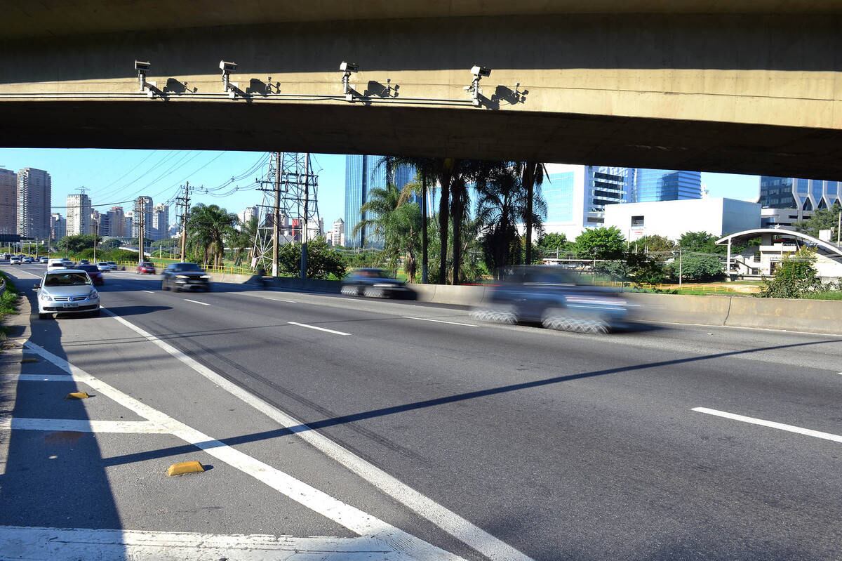 Número de radares cresceu 7 vezes mais do que a frota de veículos