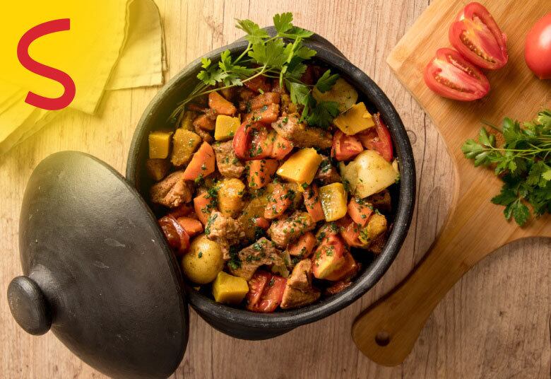 A carne suína cozida também é um prato muito saboroso! O
patinho suíno Sadia pode ser acompanhado de tomates, cenouras, abóbora
japonesa, batatas e temperos de sua escolha, para um guisado com vegetais
inesquecível. A receita completa da Sadia para este prato está disponível
aqui