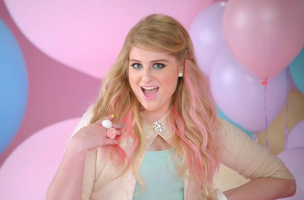 5º All About That Base - Megan Trainor

Outra estreante na lista é Megan Trainor, que explodiu em todas as rádios com All About the Bass — canção primeiramente oferecida para Beyoncé, que a dispensou. A norte-americana virou assunto do ano no meio musical com a letra que critica que os padrões de beleza, mas 