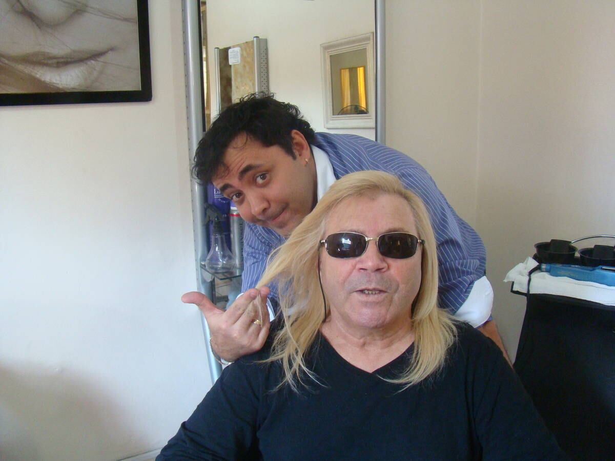 No entanto, para Ovelha, a declaração de Rebeca tem
explicação. 


— A música acabou lá dentro. Estou desde 1970 aí. O Douglas
tem uma demo. A Li parou de gravar. O Thiago parou com a dupla sertaneja, não
tem nem voz. São todos desafinados! 