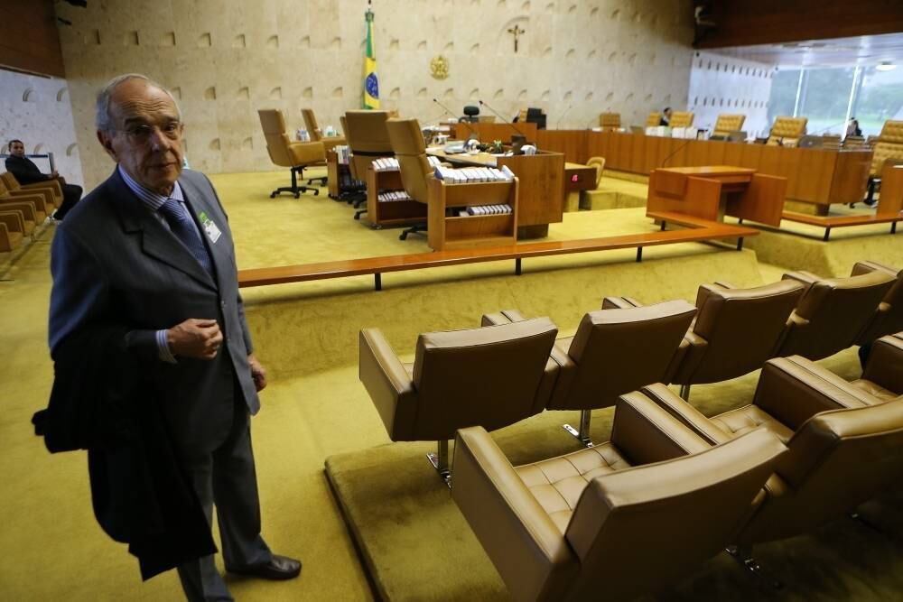 O ex-ministro também foi representante das entidades de classe dos advogados, tendo sido
presidente da seccional paulista da OAB (Ordem dos Advogados do Brasil) entre
1983 e 1985. No biênio 1987-1988, foi eleito presidente do Conselho Federal da
OAB