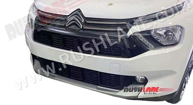 Grade traz molduras abaixo do logo do duplo chevron