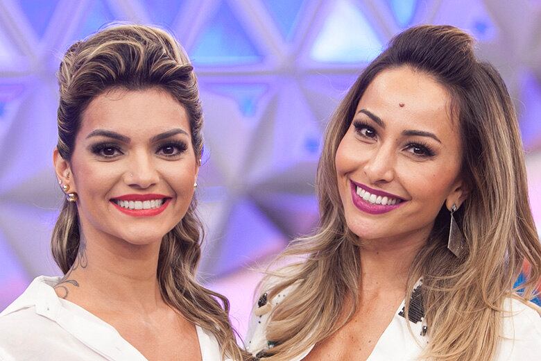 

— A Suzanna nunca foi envergonhada e eu fui. Era
envergonhada no nível de eu não sentar na frente na sala de aula porque não
queria ler um texto na escola. Já fingi que passei mal para não fazer uma peça
porque teria que falar na frente de todo o mundo. Passar mal, ter dor no
estômago, sofrer antes e depois não saber o que fazer na hora. Passava mal de
medo e de vergonha, era horrível. No início da minha carreira, não sabia nem
dizer oi para as pessoas quando comecei. E virou um costume

+ Quer saber tudo sobre o Programa da Sabrina? Siga o perfil no Twitter

+ A atração da japa mais famosa do Brasil também está no Facebook. Curta!
