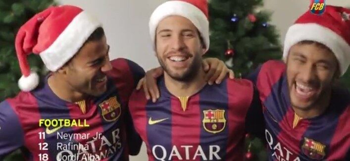 No Barcelona, o Natal chegou mais cedo. Com gorrinhos de Papai Noel, Rafinha, Jordi Alba e Neymar aproveitaram para desejar boas festas aos torcedores. O craque brasileiro era o mais confortável na brincadeira e parece que aprovou a performance como o bom velhinho  

Vídeo: Veja a entrevista exclusiva com a mãe do filho de Neymar