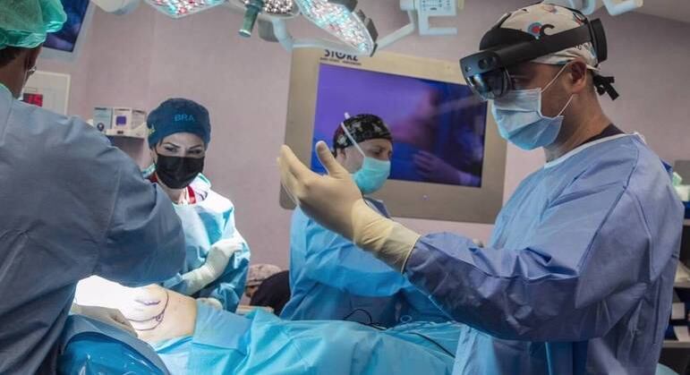 Óculos de última geração e conexão 5G permitiram interação entre médicos a 900 km