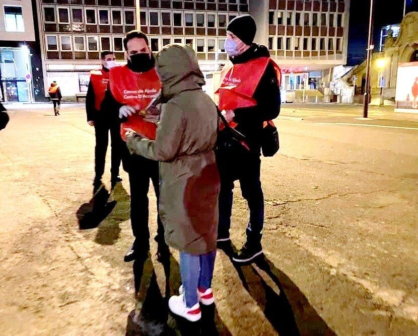 Anjos da Madrugada entregam alimentos na Europa