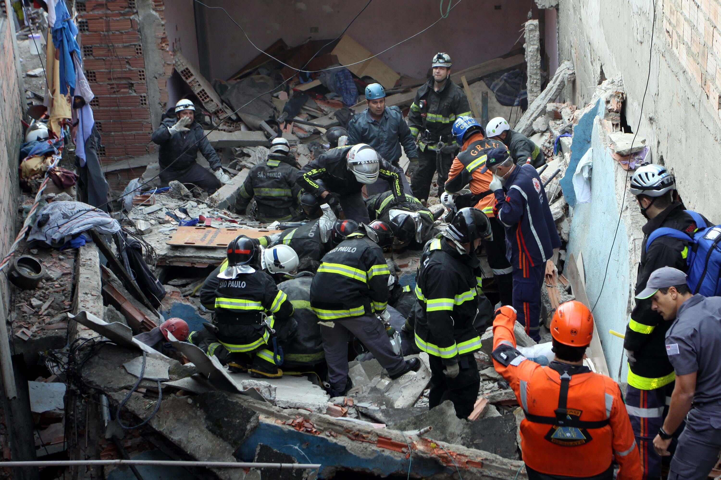 Quatro pessoas ficaram feridas em explosão na zona norte