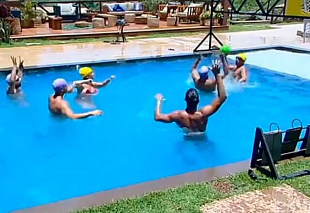 Catia Paganote
A brincadeira na piscina não terminou bem e Catia Paganote acabou eliminada depois de dar um tapa em Evandro Santo