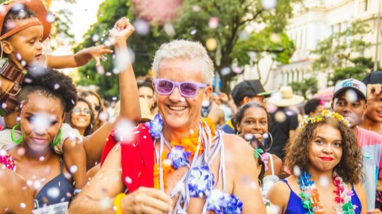 Mais de 200 blocos cancelaram a participação no Carnaval de rua de São Paulo, antes mesmo do anúncio oficial da prefeitura da cidade. Em manifesto divulgado na última quarta-feira (5), os representantes dizem se sentir inseguros com a realização da festa. O Balanço Geral Manhã divulgou a data da reunião para definir se o evento será realizado; confira!